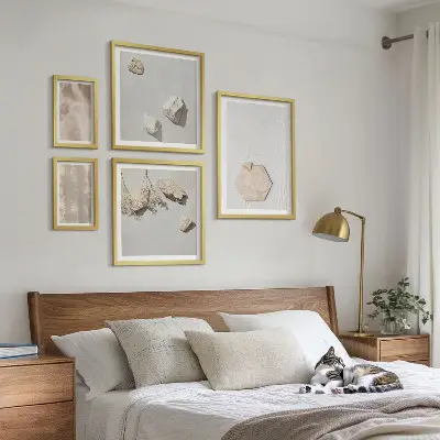Galeria de quadros para parede com texturas naturais sutis em estilo boho