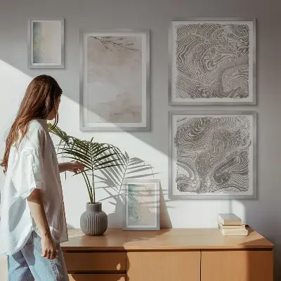 Conjunto de 5 quadros decorativos com estampas de tintas aquarela delicadas
