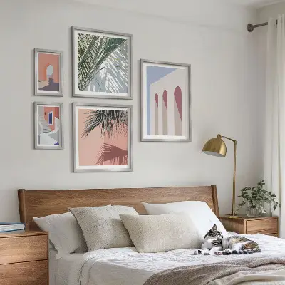Conjunto de 5 quadros decorativos com ilustrações de arquitetura urbana