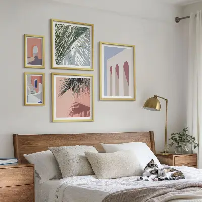 Conjunto de 5 quadros decorativos com ilustrações de arquitetura urbana