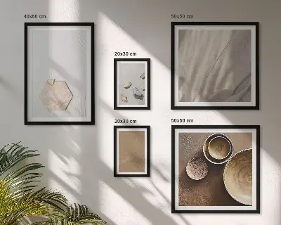 Galeria de parede com texturas minimalistas e aconchegantes