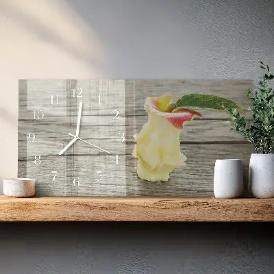 Relógio horizontal restos de maçã