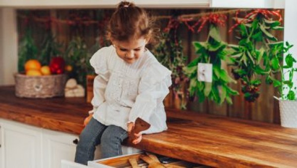 O que funcionará na parede acima do balcão da cozinha? Visão geral da solução