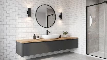 O que colocar na parede do banheiro em vez de azulejos? Um guia prático para alternativas modernas